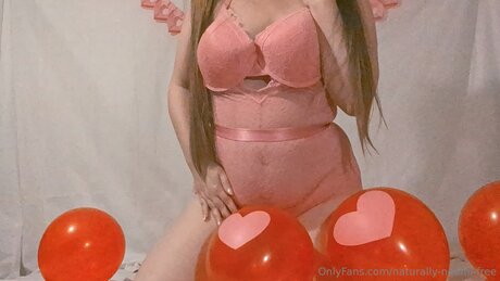 Naturally Naomi Free exclusive model picture