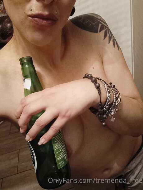 Tremenda Free model perfect picture