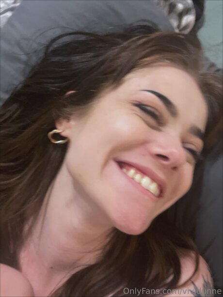 Vividunne model porn pic