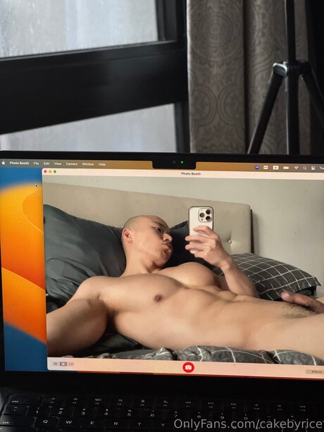 Cakebyrice model naked image