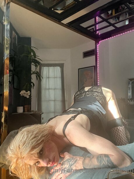 Velvet Sheath model hd archive