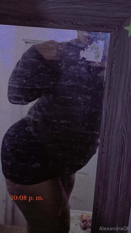 Alexav12 pretty model photo