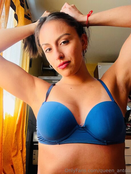 Queen Antoo porn star photo