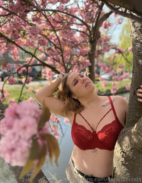 female popular onlyfans free naked pic