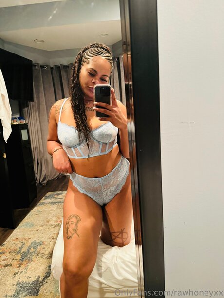 Rawhoneyxx art star pic