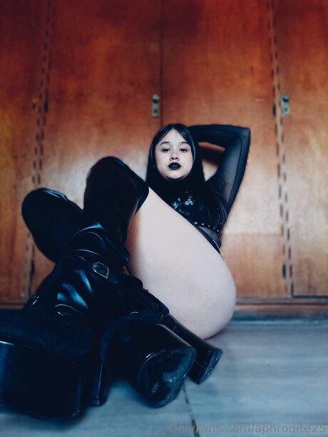 Aphrodite25 pornographic star pics