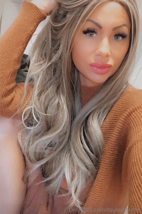 Itsyourbarbie model pornographic pic