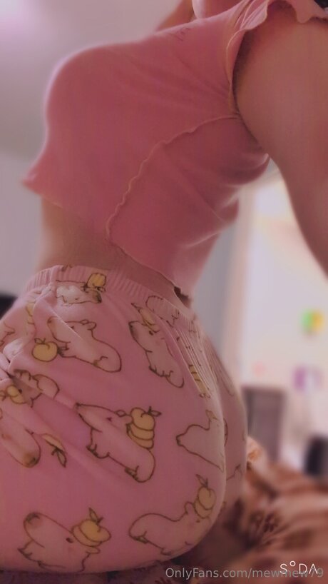 Mewmew79 perfect actress pic