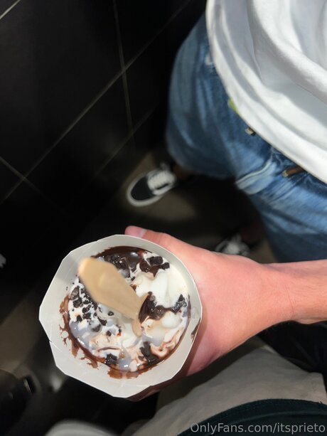 Marcostwinkk nude model pic