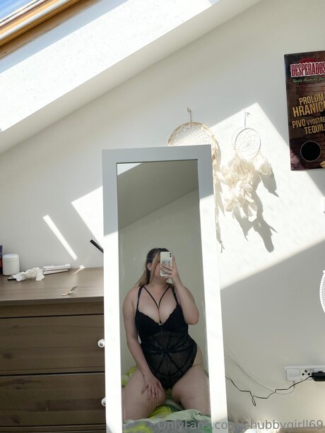 Chubbygirll69 art model pics