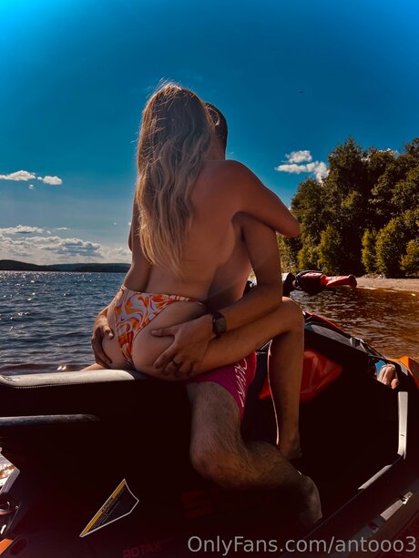 Antooo3 hot model photo