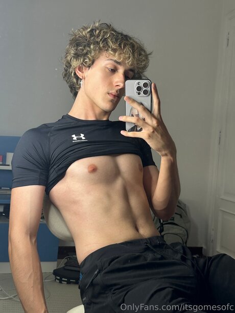 Itsgomesofc naked model pics