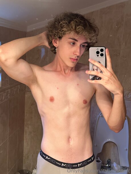 Itsgomesofc nude pornstar pic