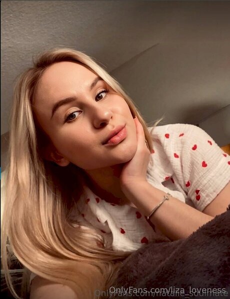 Liza Loveness model free photos