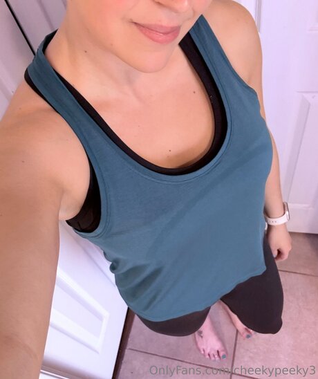 Cheekypeeky3 star top picture