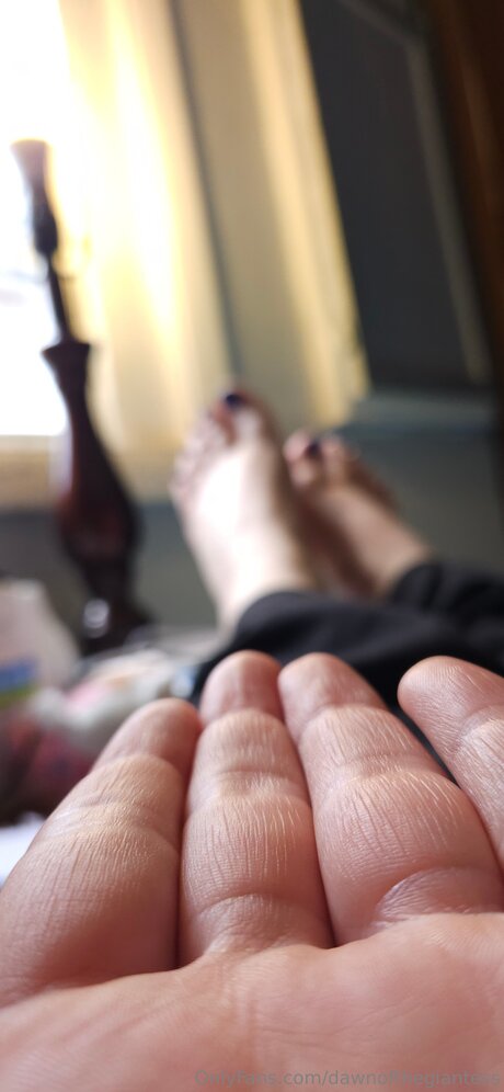 Dawnofthegiantess nice model picture