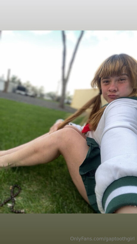 Gaptoothgirl model sexy picture