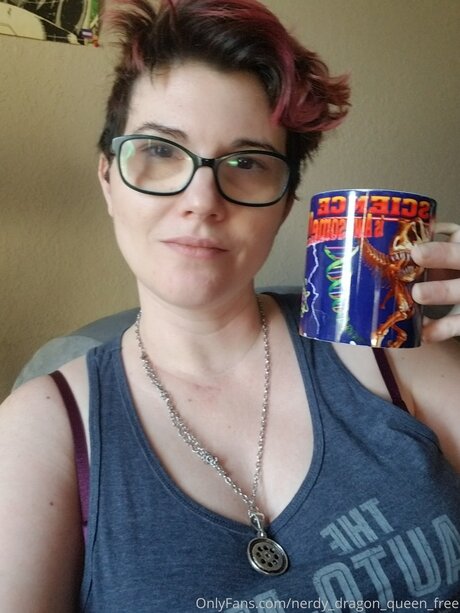 Nerdy Dragon Queen Free top model photos