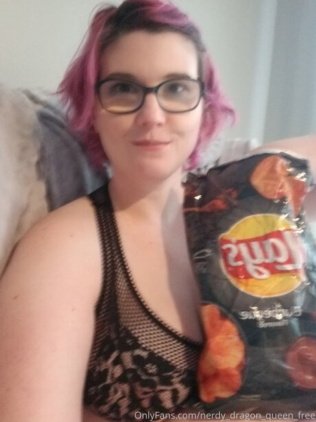 Nerdy Dragon Queen Free model naked galleries