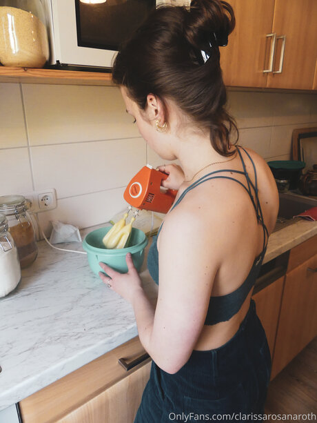 Clarissarosanaroth erotic model img