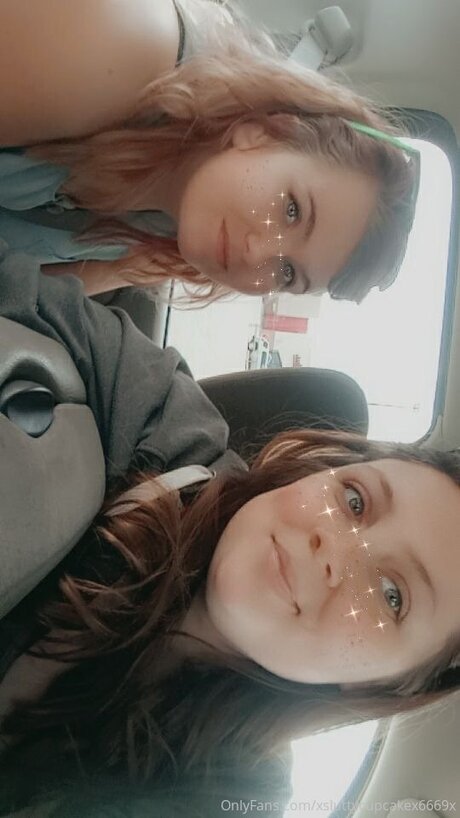 Xsluttycupcakex6669x erotic pornstar image