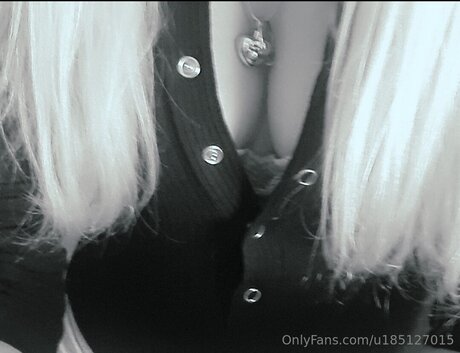 U185127015 erotic star picture