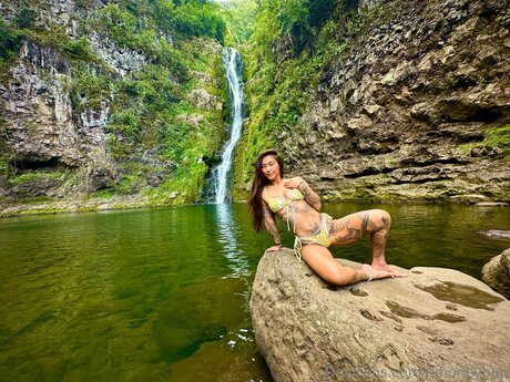 Tkhoneybun model pretty images