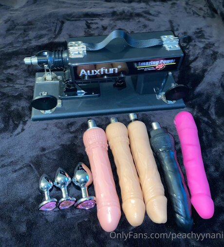 Peachyynani sex pornstar pics