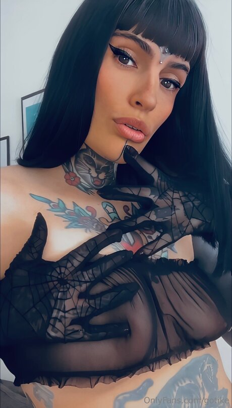 Gotikefree star exclusive pics