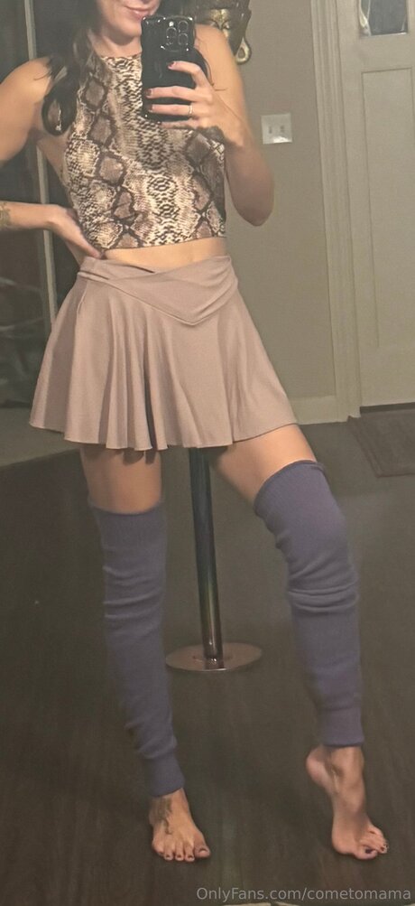 Cometomama model sexy pictures