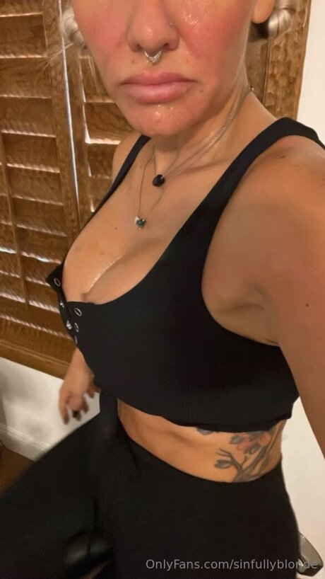 Sinfullyblonde star sexy gallery