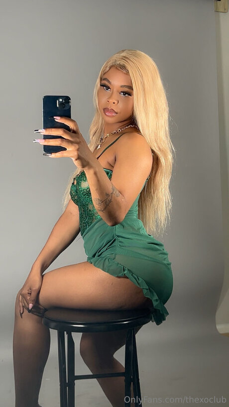 Thexoclub model naked pic