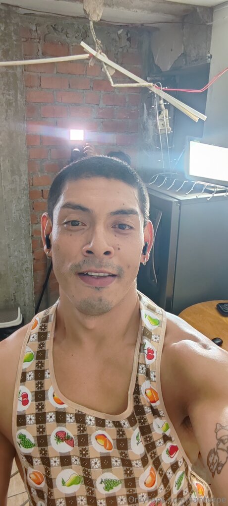 Santoxpe model naked img