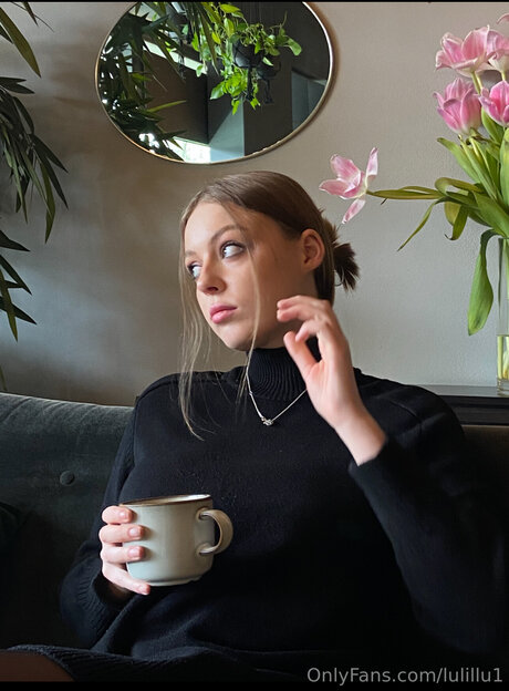 Sophiebloomsfree hot actress images