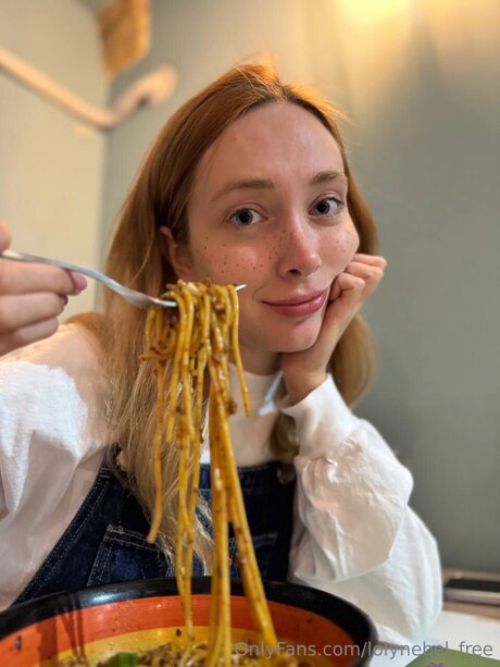 Lolynebel Free erotic star image