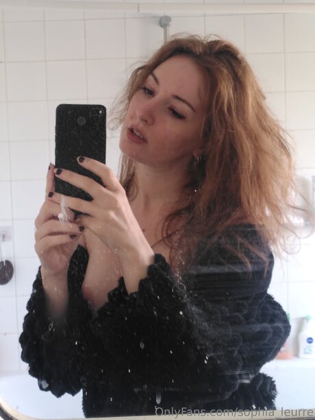 Sophia Leurre hot actress galleries