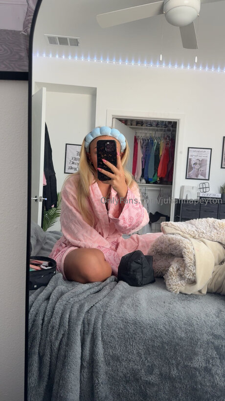 Juliannapeyton star sexy photo