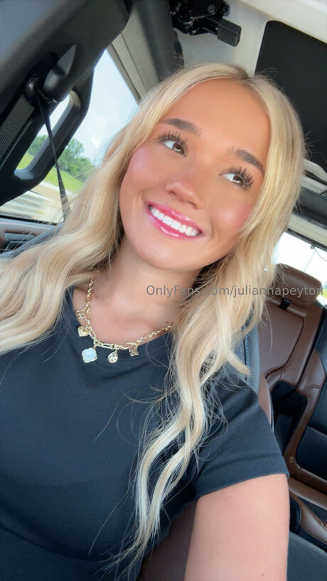 Juliannapeyton model sex galleries