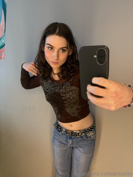 Arikaritv best model images