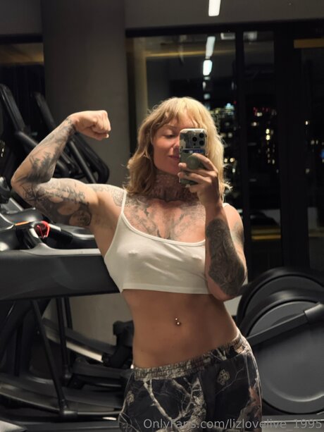 Lizlovelive 1995 porn star img