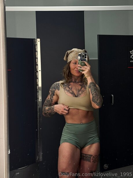 Lizlovelive 1995 star hot image