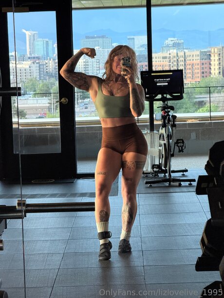 Lizlovelive 1995 nude model galleries