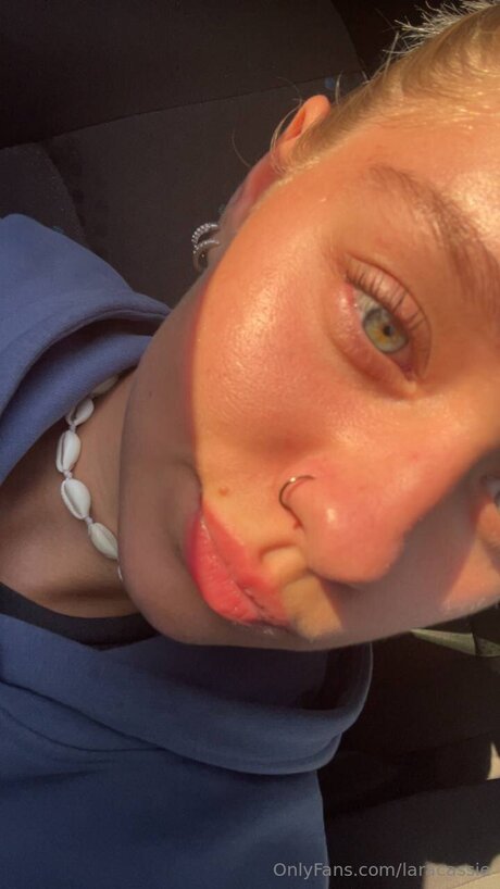 Laracassie model exclusive img