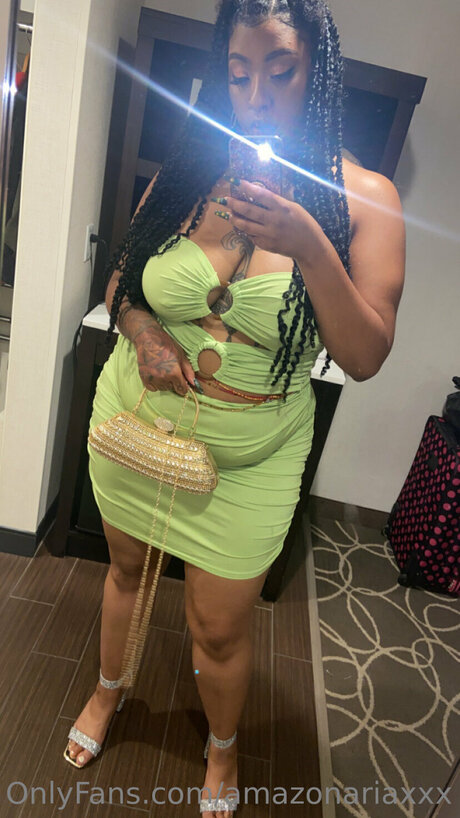 Amazonariaxxx adult star image