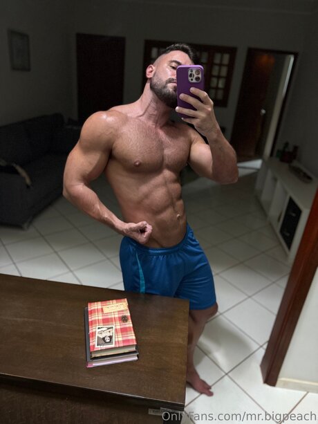 Mr Bigpeach free pornstar image