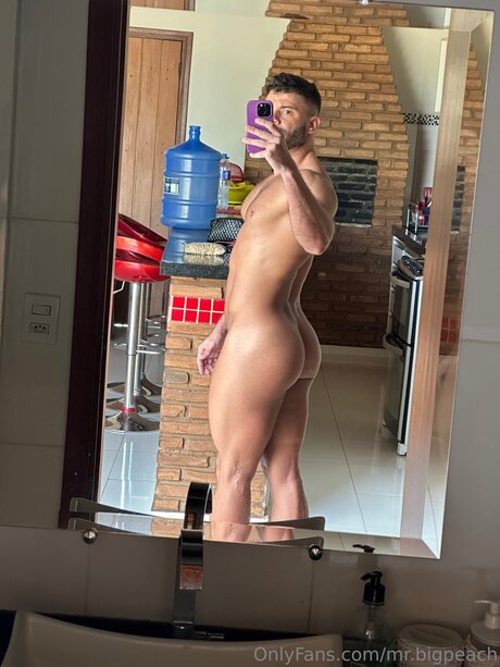 Mr Bigpeach hot star gallery