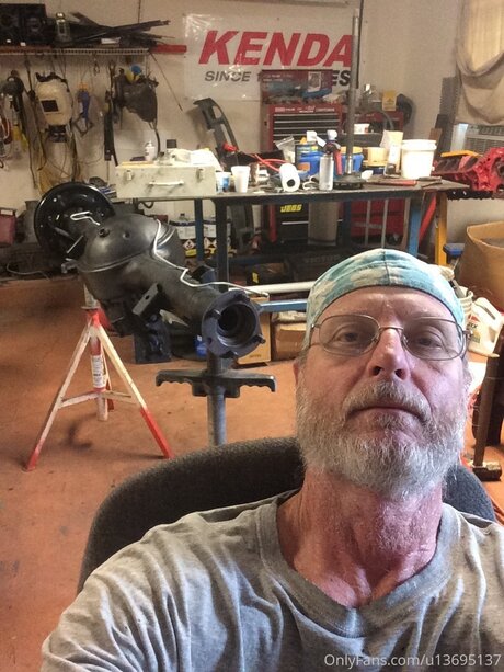 U13695137 model beautiful pic