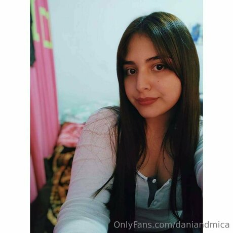 Miccamill nude model photo