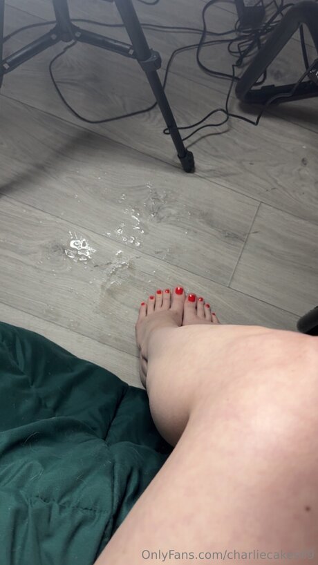 Charliecakes69 model naked images