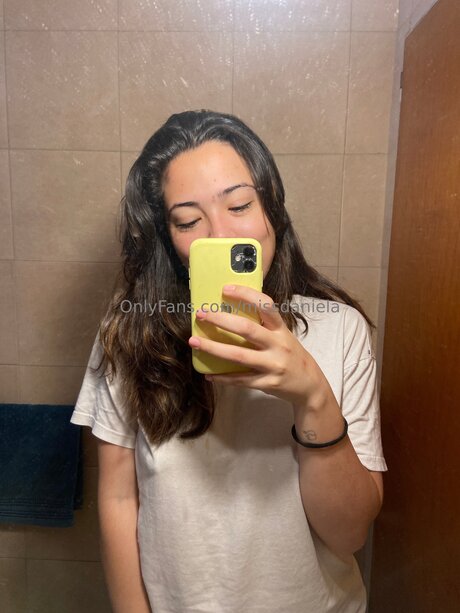 Kinkydaniela model perfect image